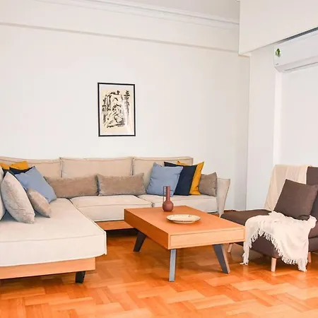 Spacious Modern Apartment In Pagkrati Athens Exterior photo