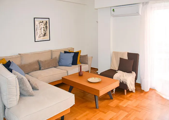 Spacious Modern Apartment In Pagkrati