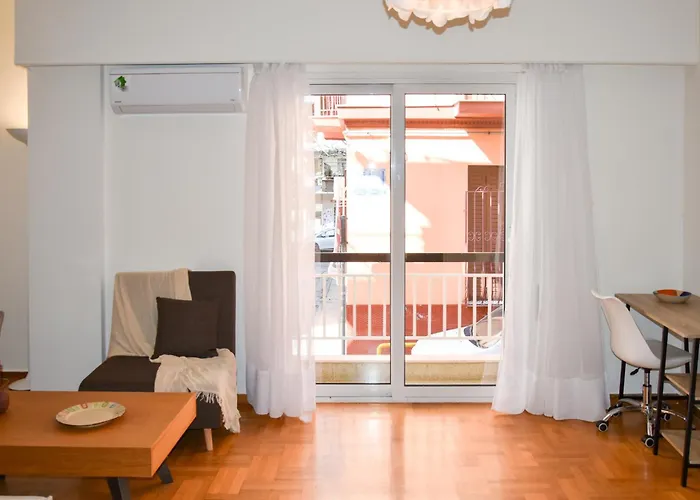 Spacious Modern Apartment In Pagkrati