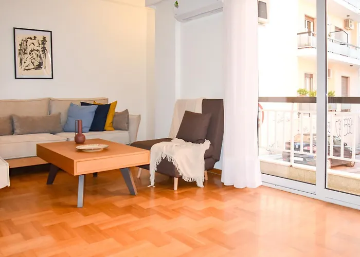 Spacious Modern Apartment In Pagkrati