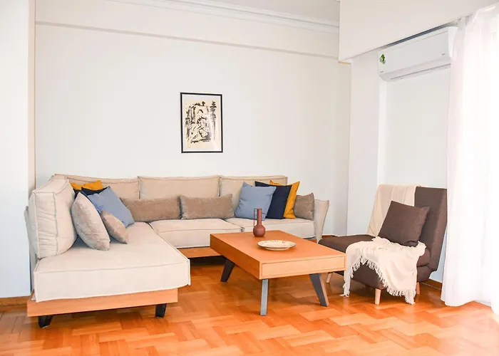 Spacious Modern Apartment In Pagkrati