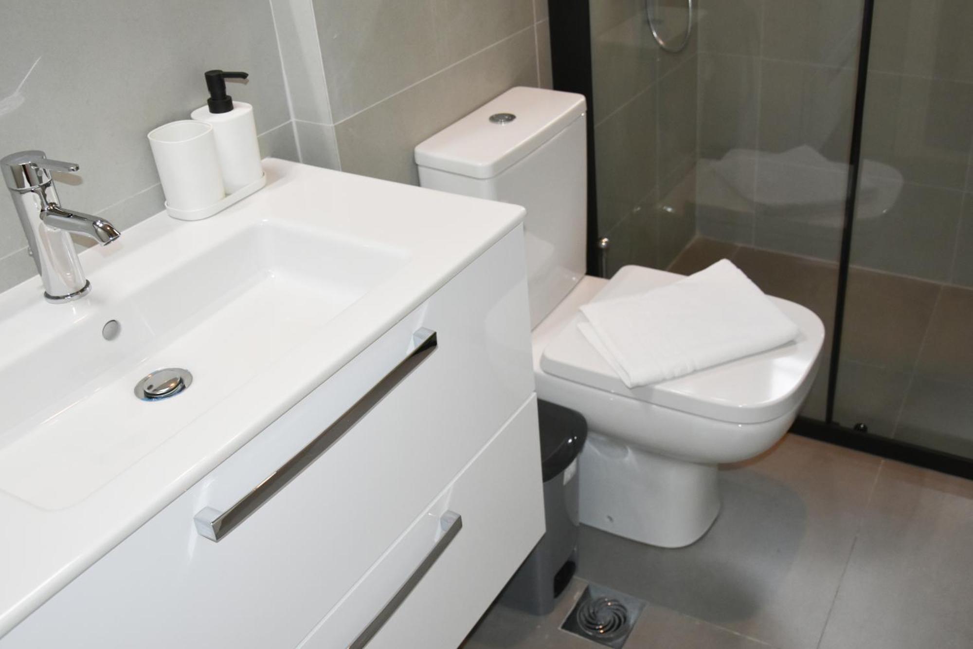 Apartment Spacious Modern In Pagkrati