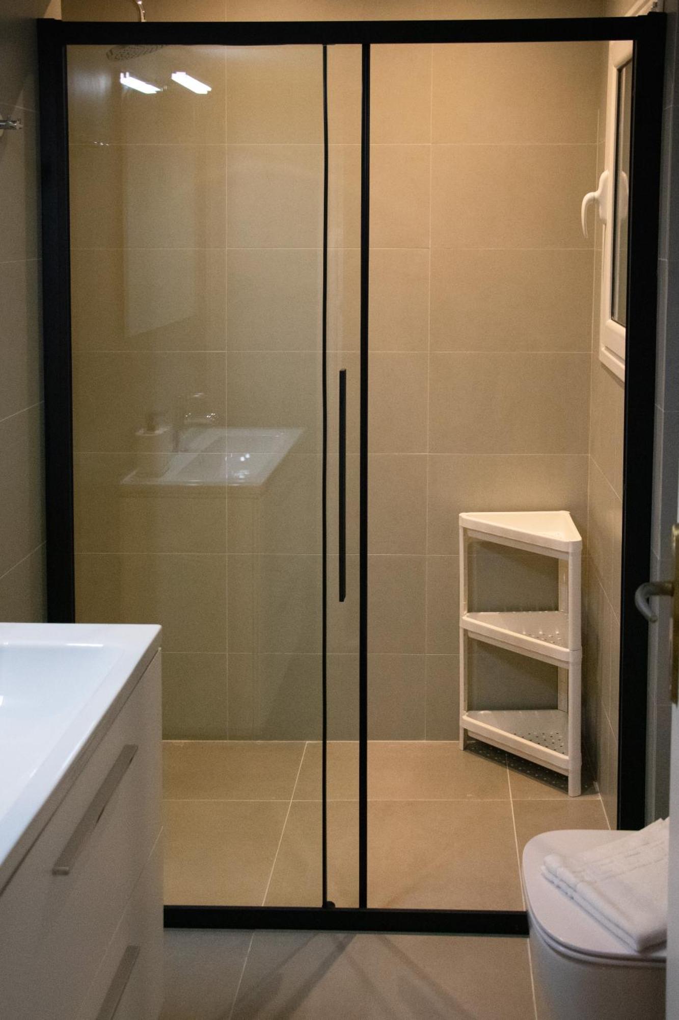 Spacious Modern In Pagkrati *